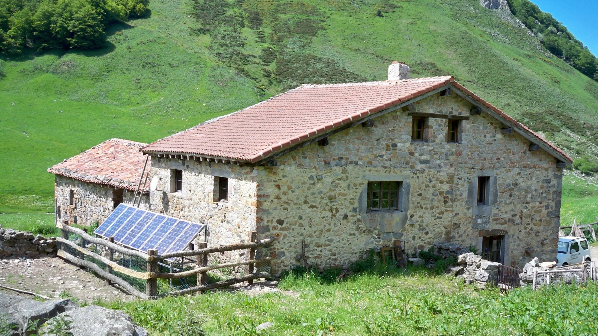 Casa rural equipada per a celebracions amb espais comuns amplis